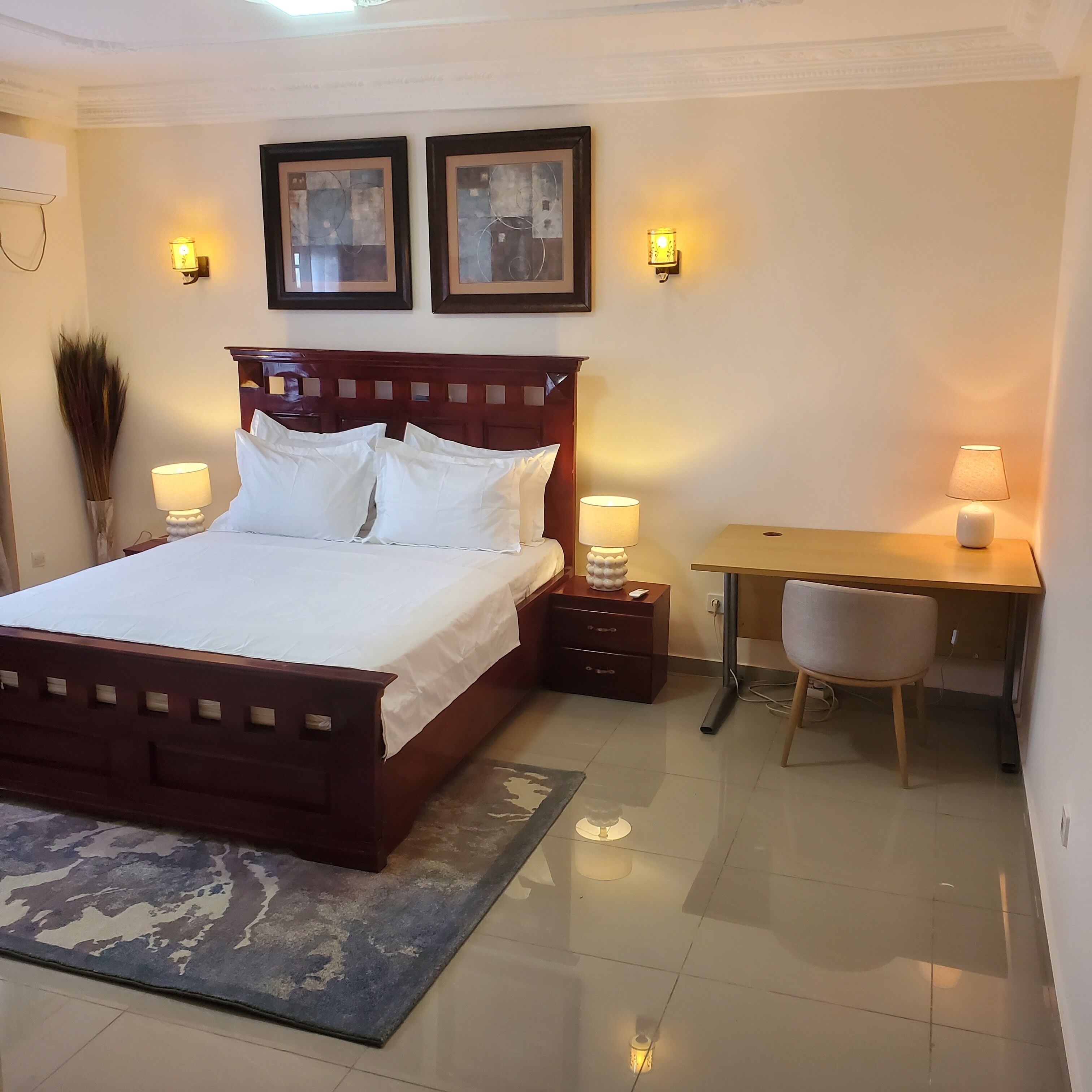2 habitaciones, tabla de planchar con plancha, wifi y ropa de cama 