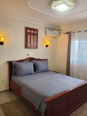 2 chambres, fer et planche à repasser, Wi-Fi, draps fournis