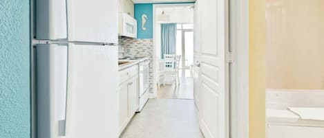 Coffee/tea maker, fridge, microwave, oven