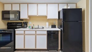 Coffee/tea maker, fridge, microwave, oven - Bay Watch Resort 1603 (North Myrtle Beach)