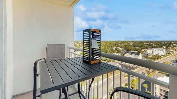 Outdoor dining - Bay Watch Resort 1501 (North Myrtle Beach)