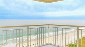 A balcony with a view of a beach and ocean. - Bay Watch Resort 1921 (North Myrtle Beach)