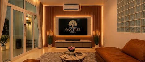 Villa, 4 Bedrooms, Accessible, Smoking | Living area | Books