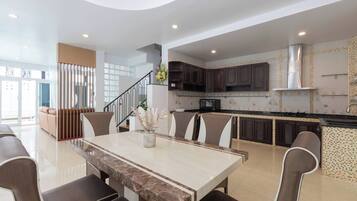 Villa, 4 Bedrooms, Accessible, Smoking | Dining