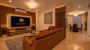 Villa, 4 Bedrooms, Accessible, Smoking | Living room | Books