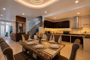 Dining room - Luxury4br Pool Villawalk to Patongbeachrooftop BBQ (Patong)
