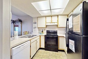 Private kitchen - Dunes Pointe Unit C-14 (Myrtle Beach)