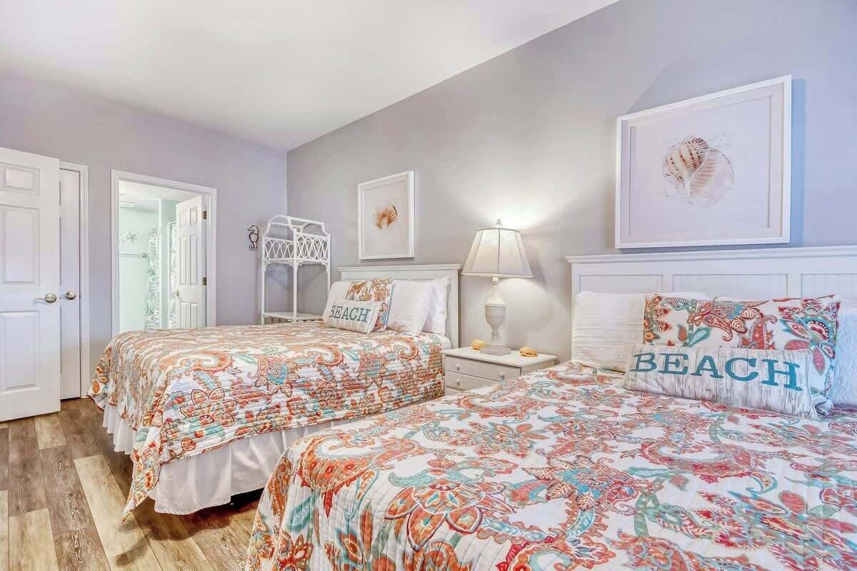 5 bedrooms, iron/ironing board, WiFi, bed sheets