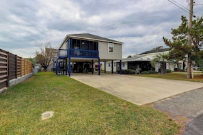A residential property with a two-story house, a covered porch, and a front yard. - Blue Heron Beach Retreat (North Myrtle Beach)
