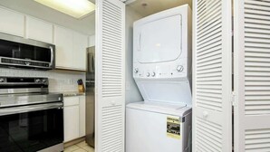 Private kitchen - Bay Watch Resort 1741 (North Myrtle Beach)