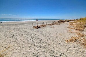 A sandy beach with a fence and a sign, leading to the ocean. - Grace by the Sea Retreat (Atlantic Beach)