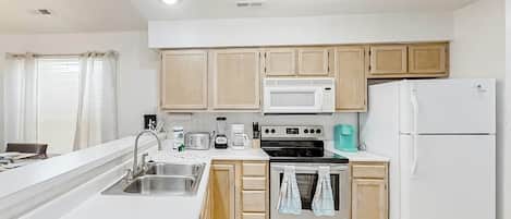Coffee/tea maker, fridge, microwave, oven