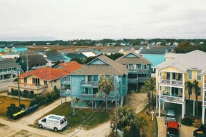 A residential area with houses featuring balconies and a white van parked in front. - Waccamaw Condo - Unit 6 (Murrells Inlet)