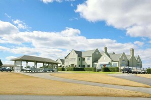 A residential building with a covered pavilion, a driveway, and a parking area. - Homey Beach Hideaway C (Myrtle Beach)