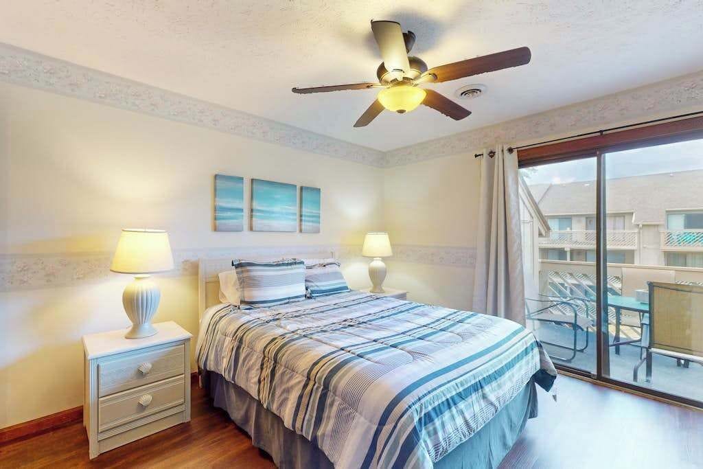 2 bedrooms, desk, iron/ironing board, WiFi