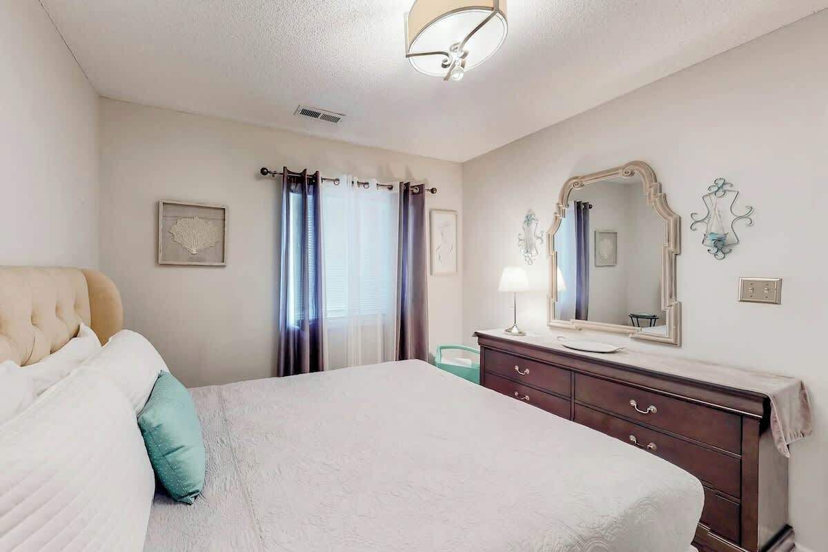 1 bedroom, desk, iron/ironing board, WiFi