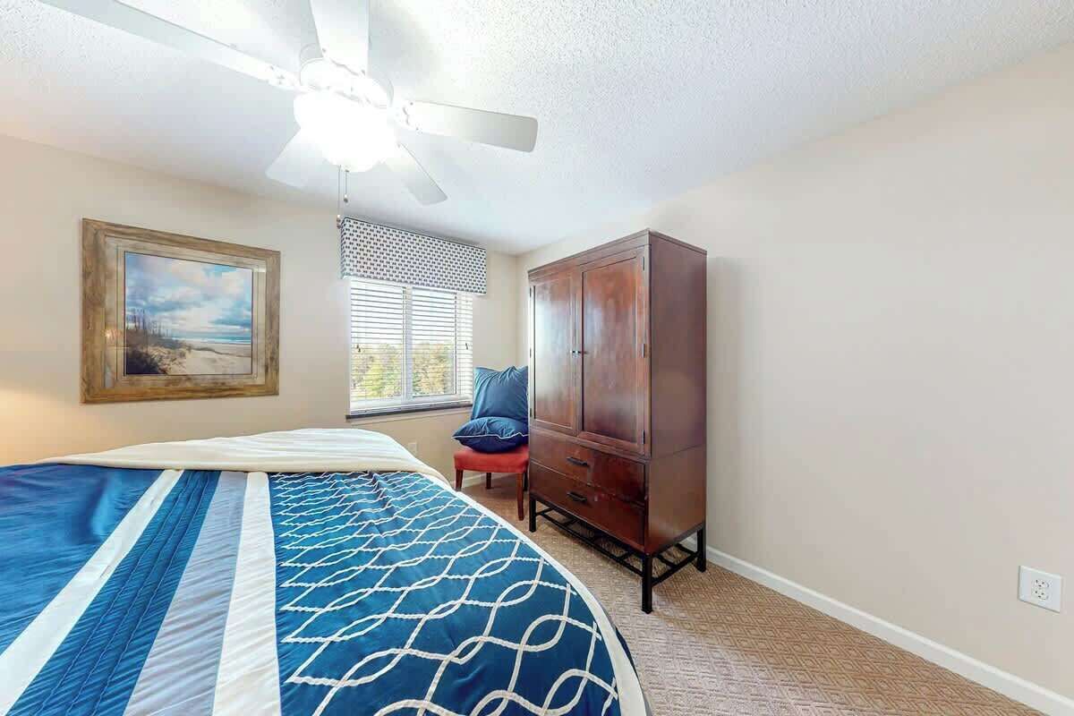 3 bedrooms, desk, iron/ironing board, internet