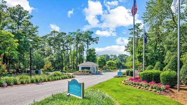 A well-maintained roadside entrance with a sign indicating a private property. - Tidewater Dream Retreat (North Myrtle Beach)