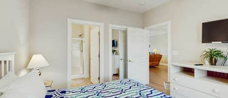 3 habitaciones, tabla de planchar con plancha, wifi y ropa de cama