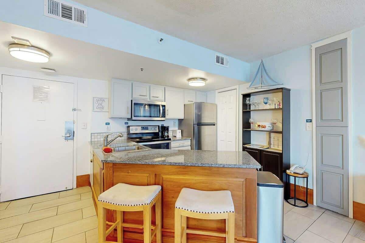 Coffee/tea maker, fridge, microwave, oven