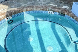 A swimming pool with a tiled edge and a 3 FT depth marking. - Sands Beach Club 524 The Chill Pill (Myrtle Beach)