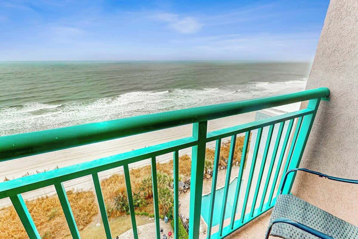 A balcony with a view of the ocean.