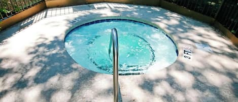 Baignoire à remous extérieure
