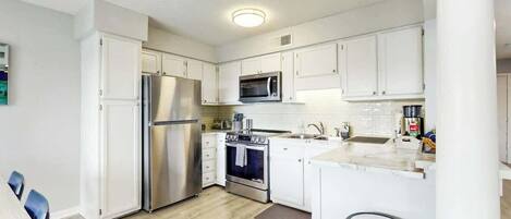Coffee/tea maker, fridge, microwave, oven