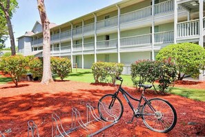 A multi-story building with a bike rack in front. - Myrtle Beach Resort A-544 (Myrtle Beach)