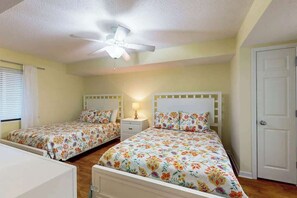 3 quartos, ferros/tábuas de passar roupa, Wi-Fi, roupa de cama