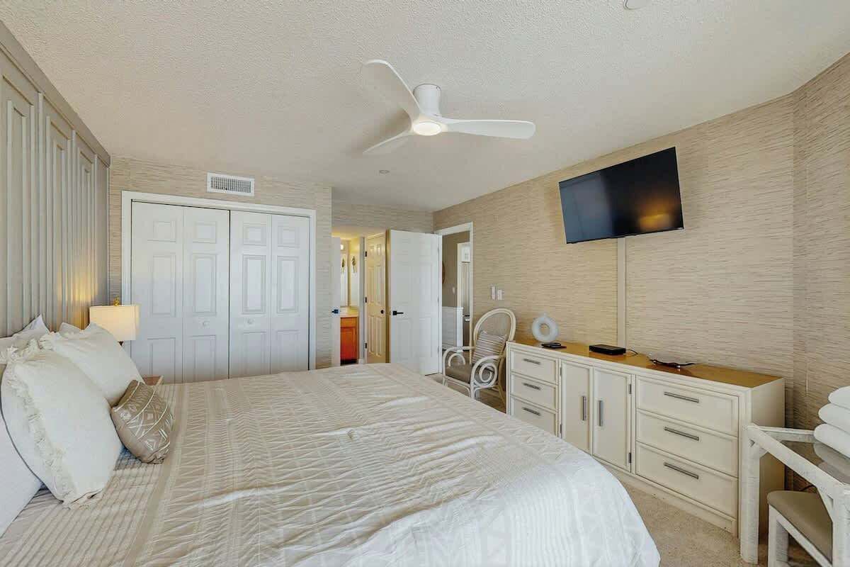 3 bedrooms, iron/ironing board, WiFi, bed sheets