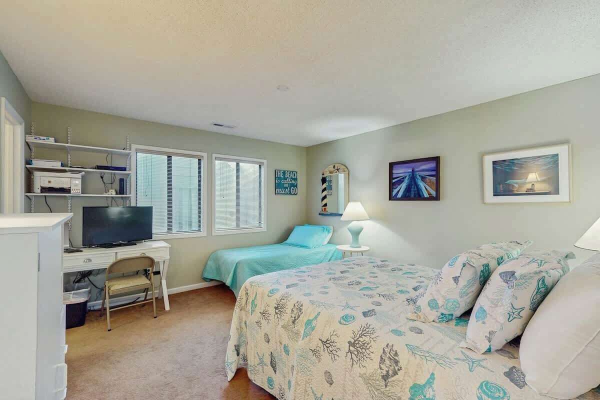 3 bedrooms, desk, iron/ironing board, WiFi