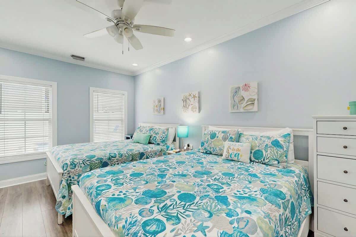 Desk, iron/ironing board, travel cot, WiFi