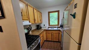Basic Cabin, Non Smoking | Private kitchen