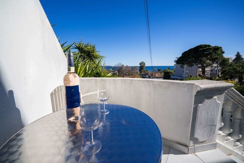 L’Ousteau Provençal – Family Home with Sea View
