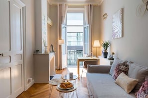 Living area - Parthenopi suite – proche palais et ville (Cannes)