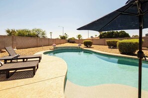 A swimming pool with lounge chairs and a pergola. - Elevated Beautiful Home Heated Pool Dog Friendly (Scottsdale)