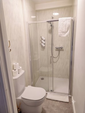 Bathroom - Deluxe Room for 2, Mountain Views | Boyne Valley (Drogheda)