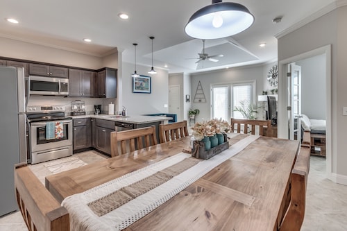 Delightful 3-bedroom townhome in peaceful Edmond. Right off the I-35
