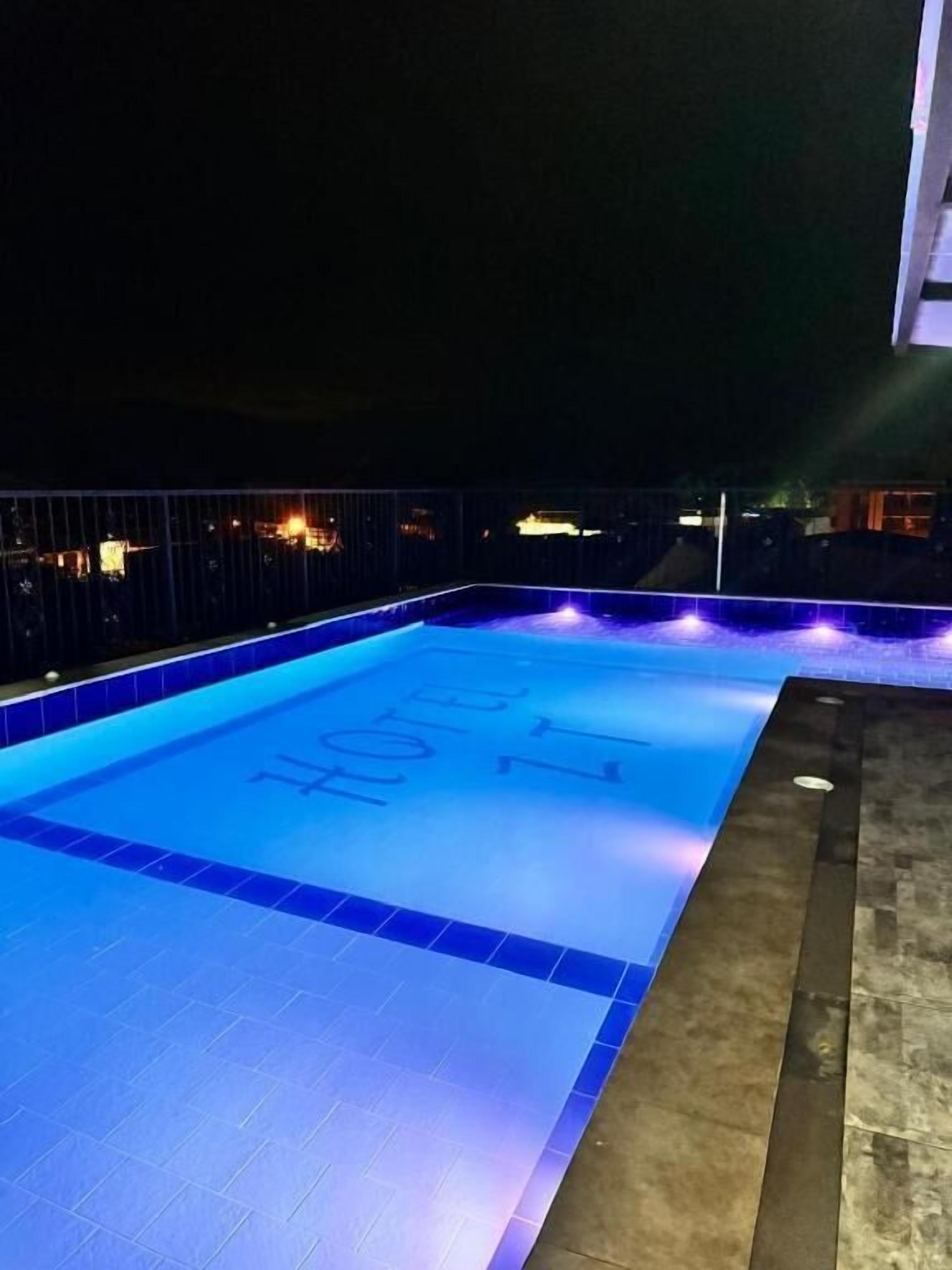 Deluxe Triple Room | Pool