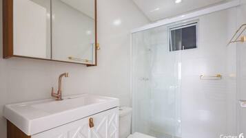 Basic Apartment | Bathroom | Shower