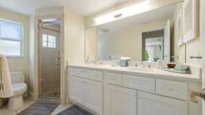 Bathroom - Where Bay meets Beach: Your Private Poolside Beach-Boat-Bay-Paradise (Anna Maria)