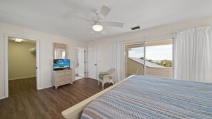 Room - Gulf View Paradise - modern and spacious -  Steps to beautiful Gulf Beach (Anna Maria)