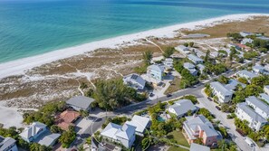 Beach - Gulf View Paradise - modern and spacious -  Steps to beautiful Gulf Beach (Anna Maria)
