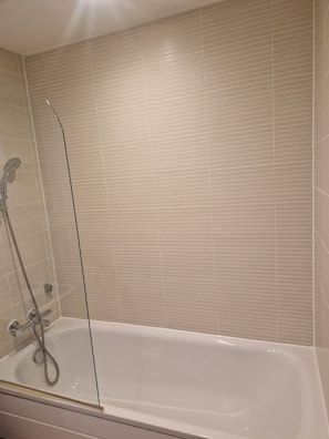 Zimmer, 2 Schlafzimmer | Badezimmer