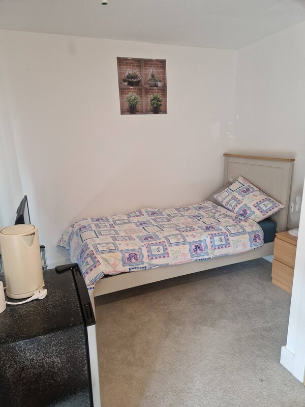 Room-a Friendly Budget Room That Deliver - イギリス サウサンプトン
