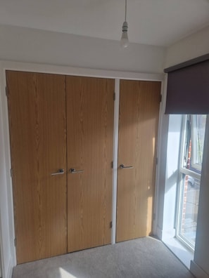 Zimmer, 2 Schlafzimmer | Innenbereich