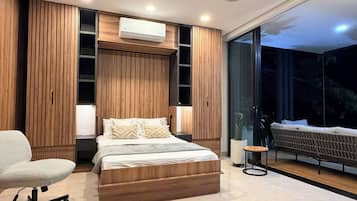 2 bedrooms, desk, iron/ironing board, WiFi (free)