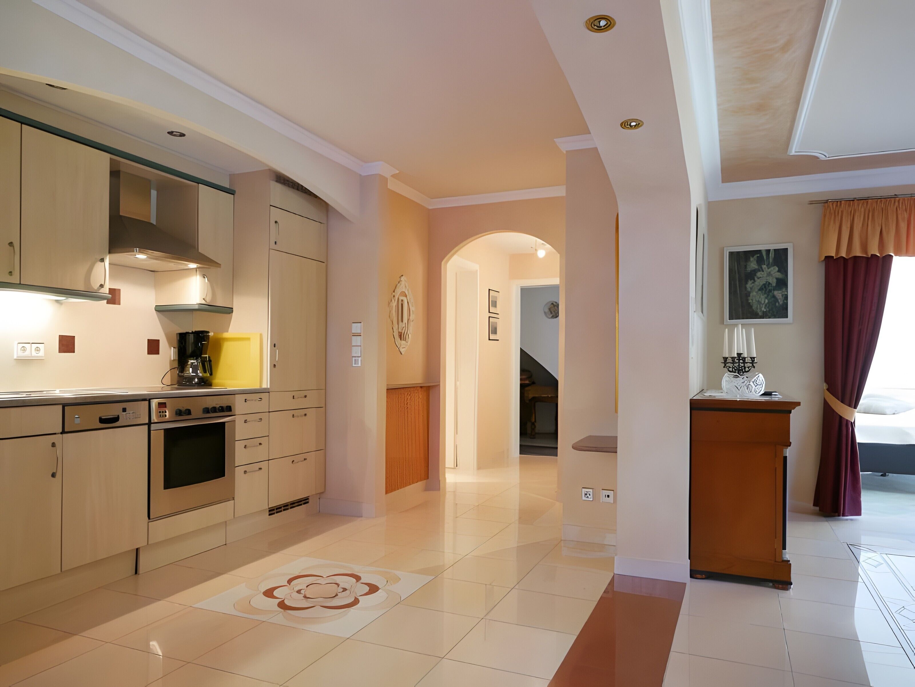 Coffee/tea maker, fridge, oven, stovetop