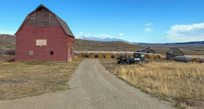 Private Bison Ranch With Stunning Mountain Views